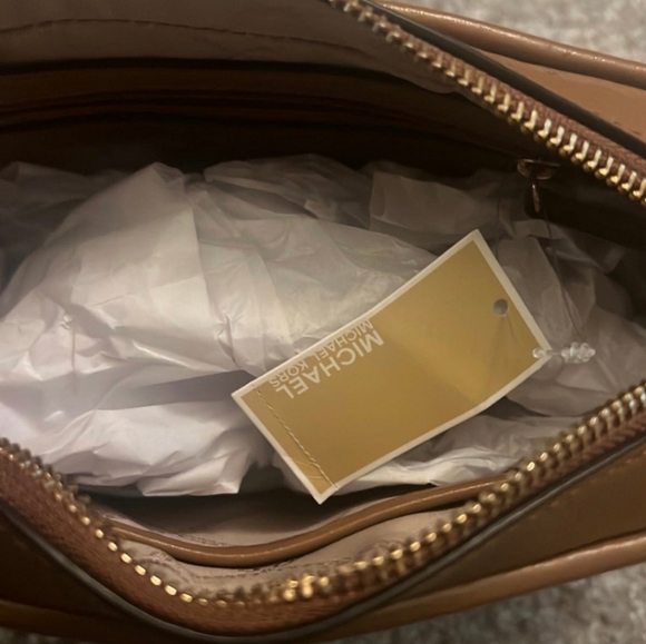 Michael Kors Crossbody - Picture 5 of 7